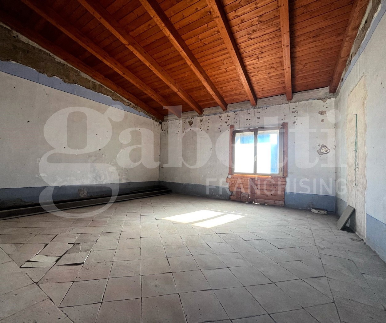 Casa indipendente con box a Calvi Risorta