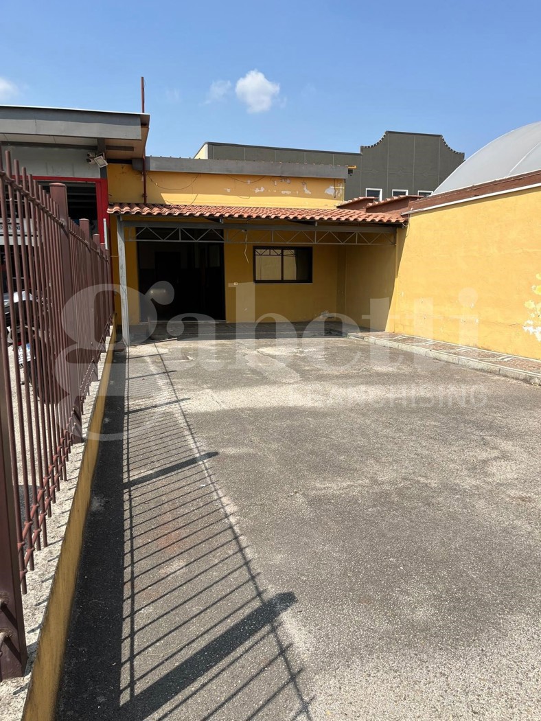 Negozio in affitto a Vitulazio