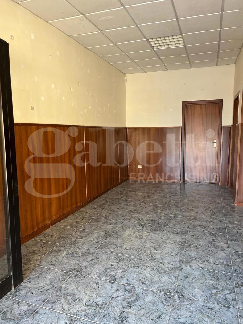 Negozio in affitto a Vitulazio