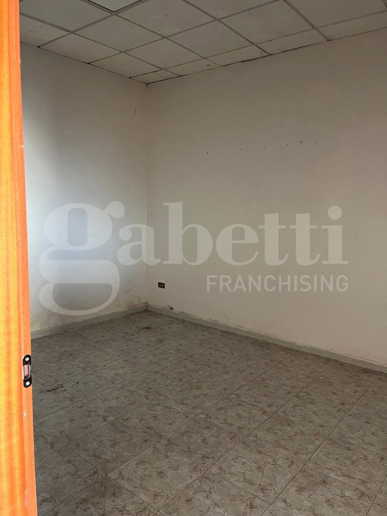 Negozio in affitto a Vitulazio