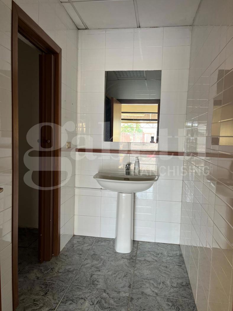 Negozio in affitto a Vitulazio