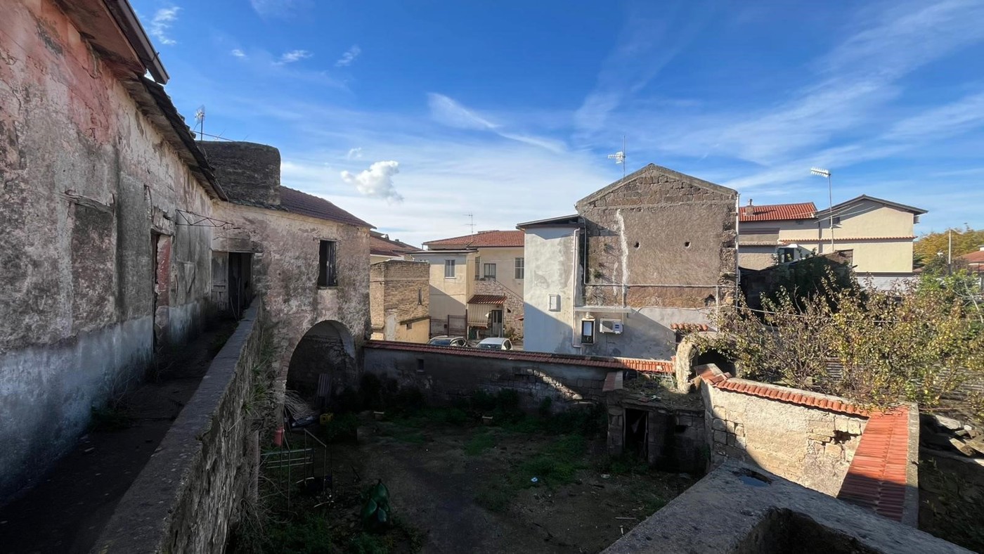 Casa indipendente con box a Pastorano