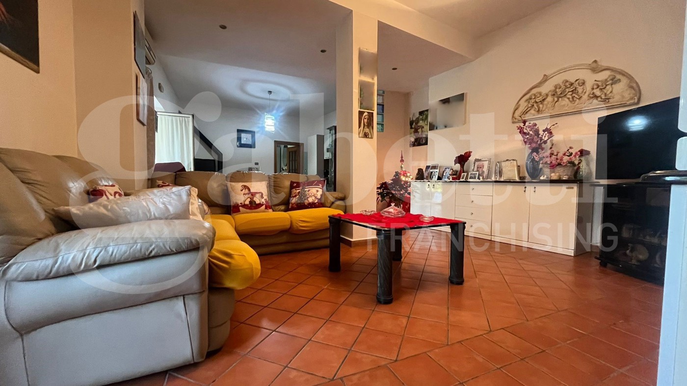 Casa indipendente con giardino a Bellona