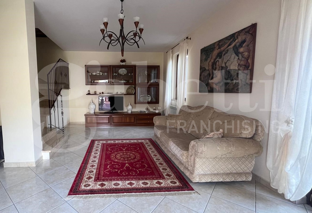 Villa Bifamiliare con giardino a Pastorano