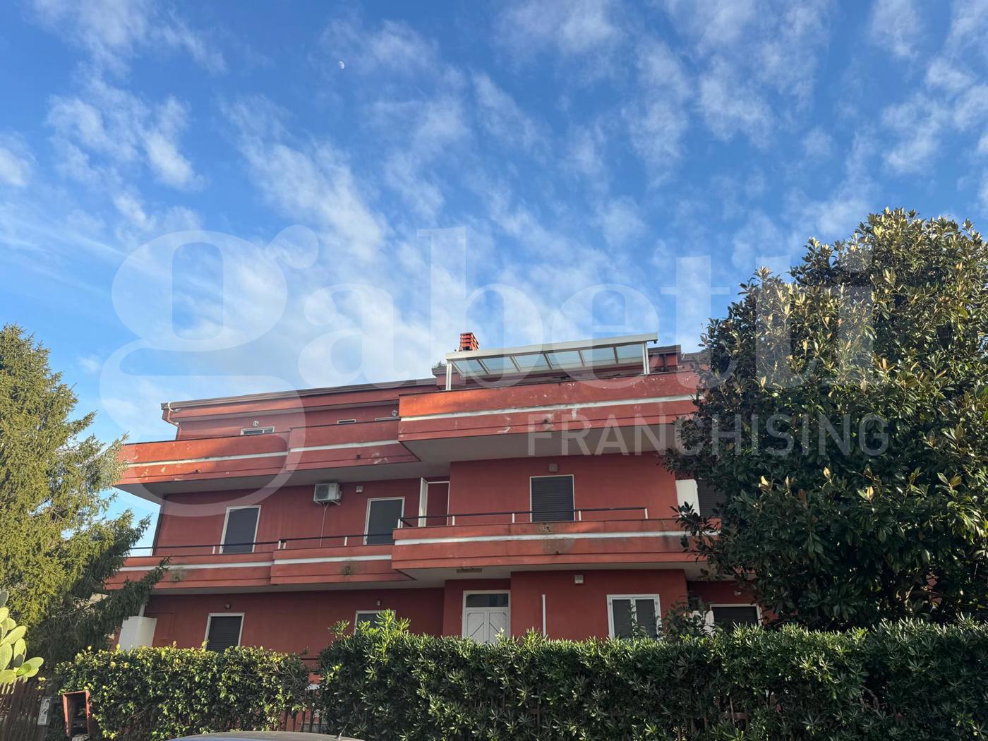 Attico con box a Vitulazio