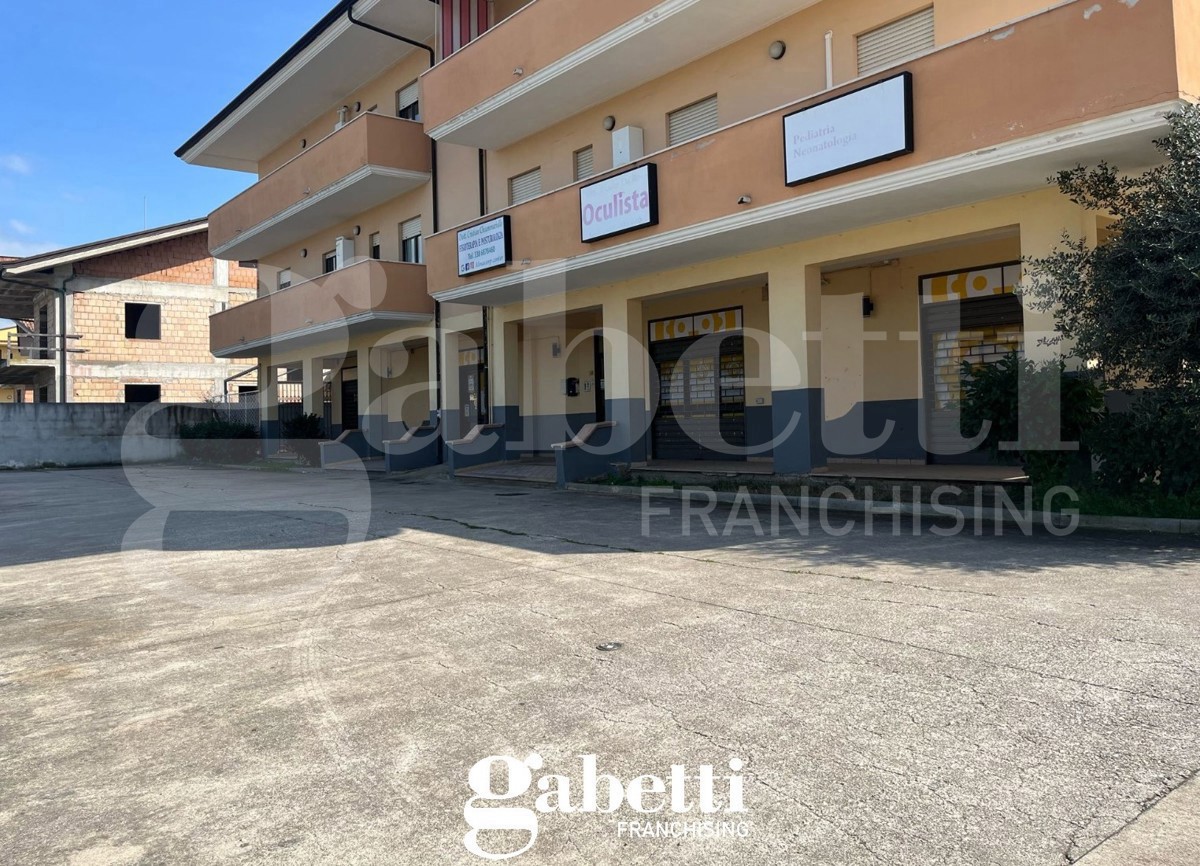 Negozio in affitto a Vitulazio