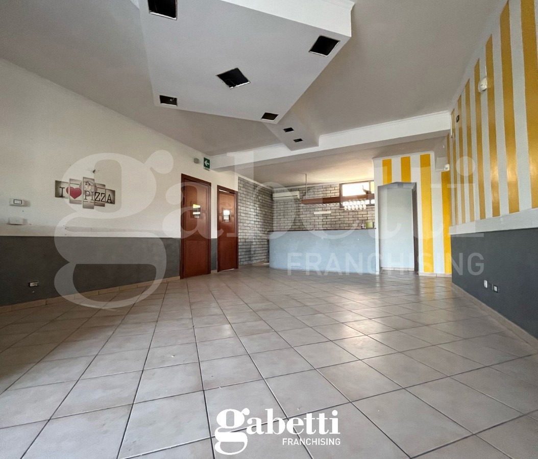 Negozio in affitto a Vitulazio