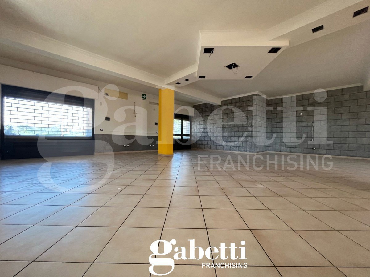 Negozio in affitto a Vitulazio