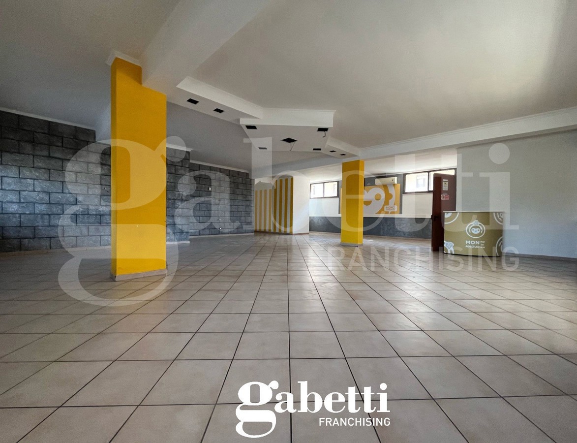 Negozio in affitto a Vitulazio