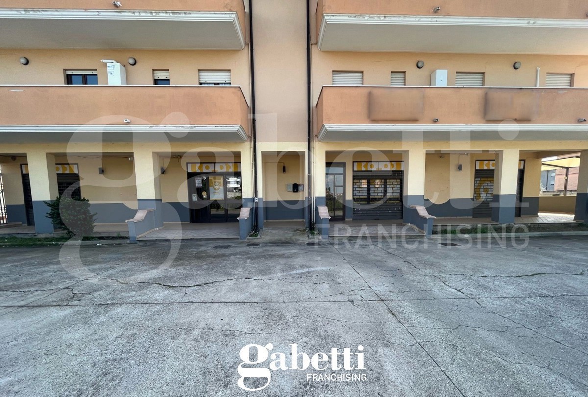 Negozio in affitto a Vitulazio