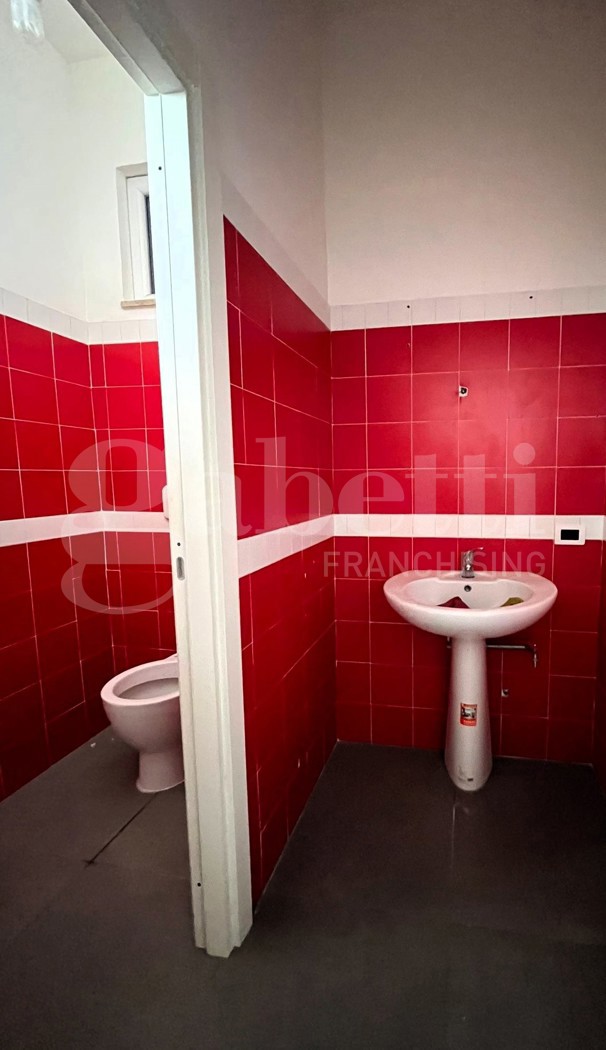 Negozio in affitto a Vitulazio