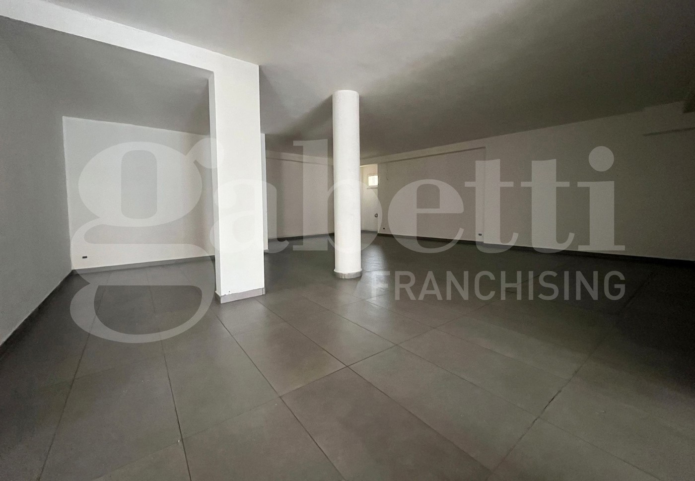 Negozio in affitto a Vitulazio