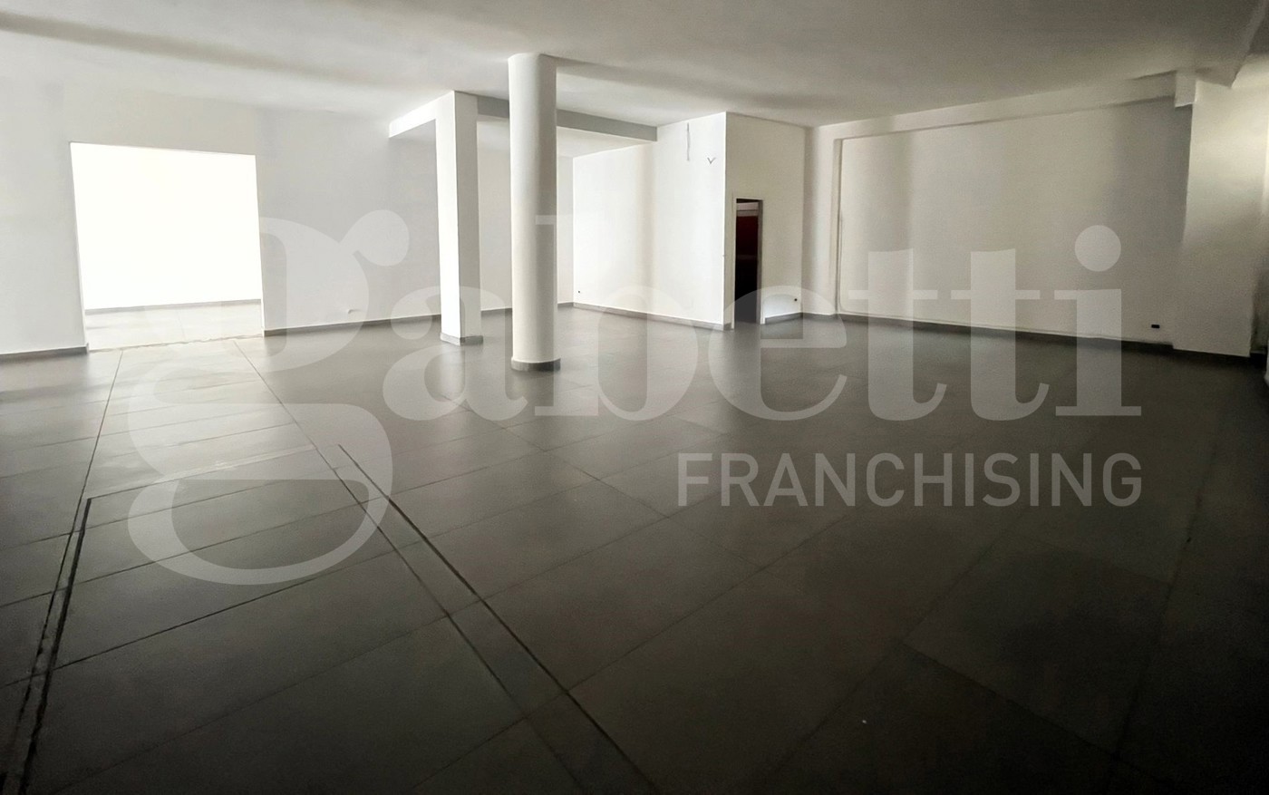 Negozio in affitto a Vitulazio