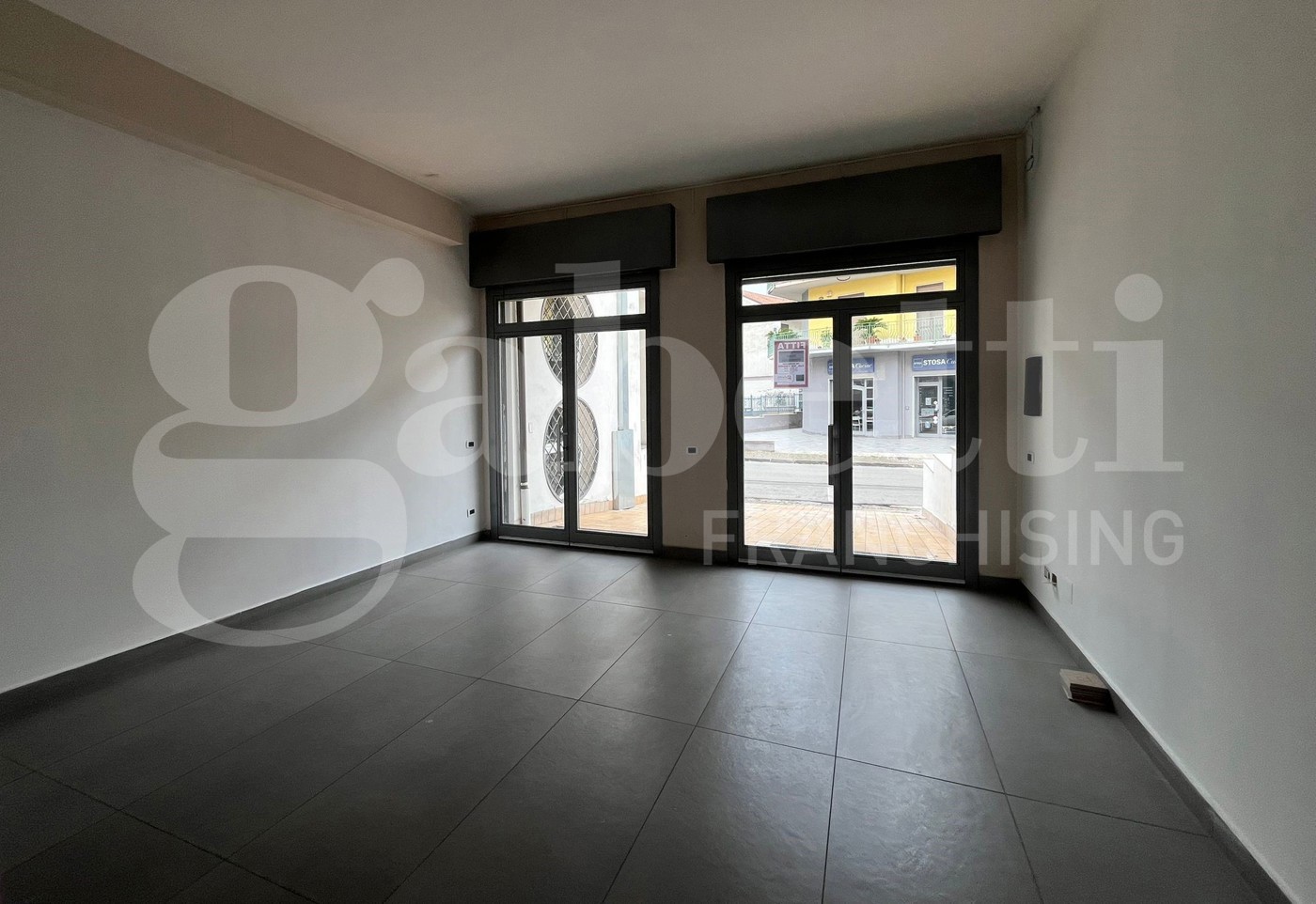 Negozio in affitto a Vitulazio