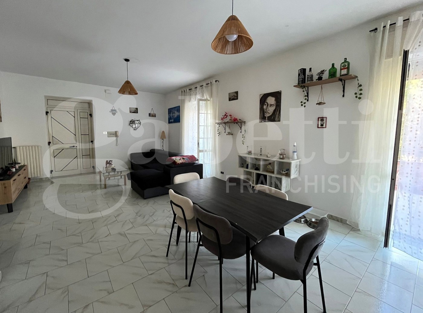 Quadrilocale con giardino a Vitulazio