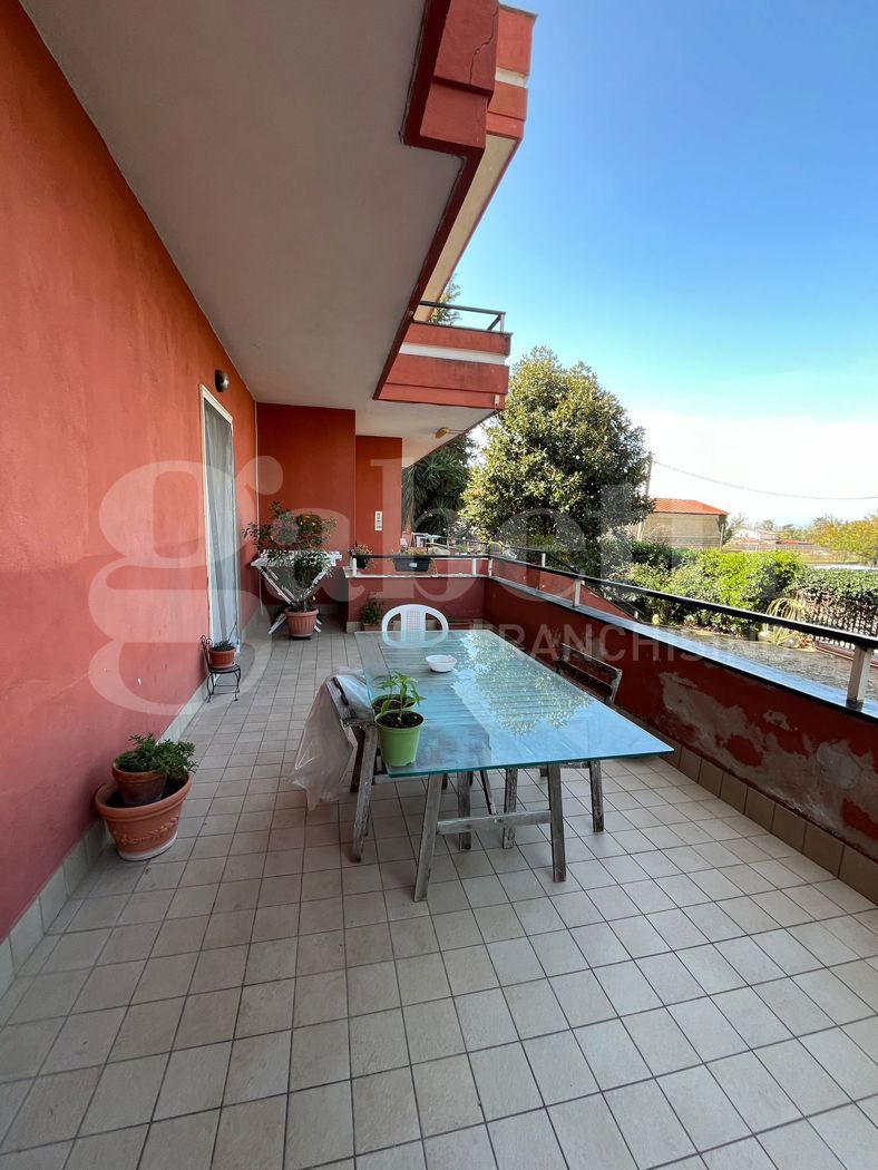 Quadrilocale con giardino a Vitulazio