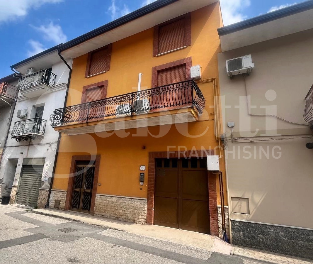 Casa indipendente con giardino a Calvi Risorta