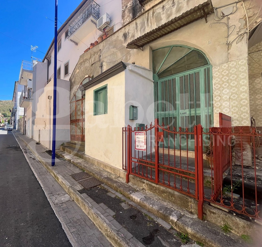 Bilocale da ristrutturare a Vitulazio