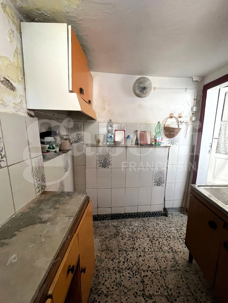 Bilocale da ristrutturare a Vitulazio