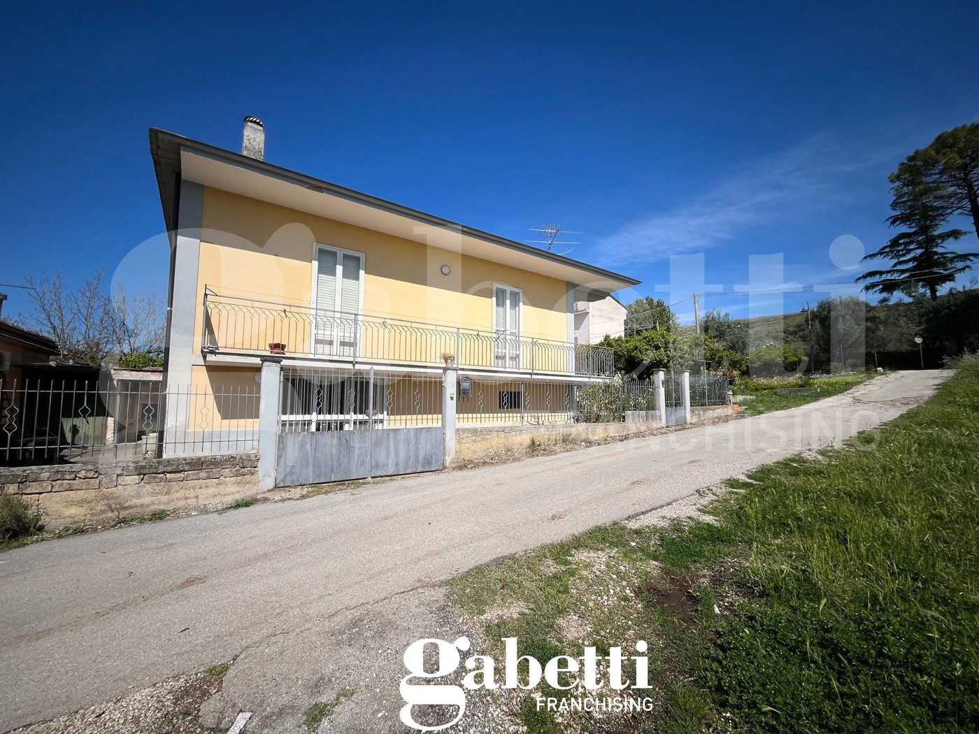 Casa indipendente con giardino a Pastorano