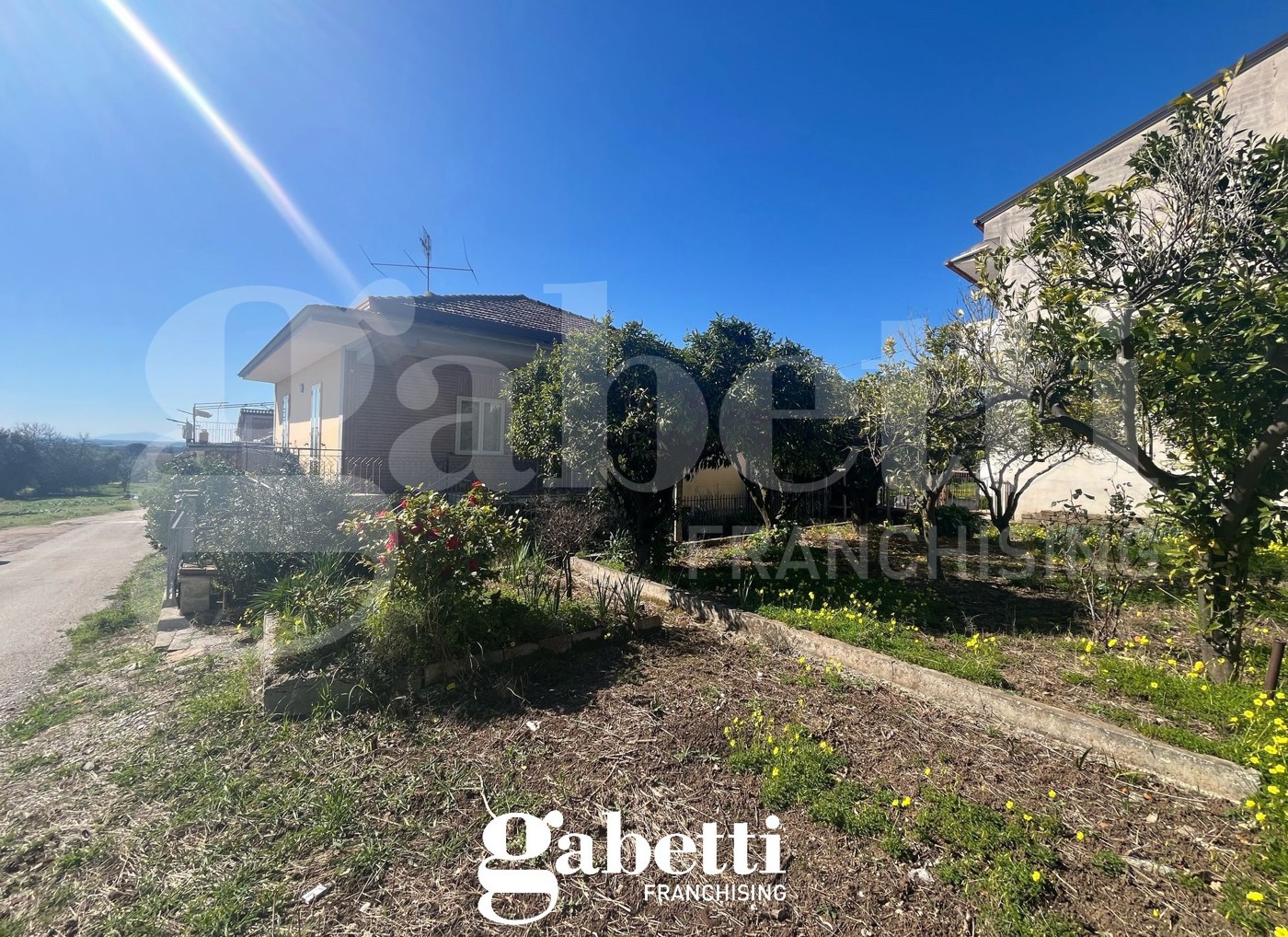 Casa indipendente con giardino a Pastorano
