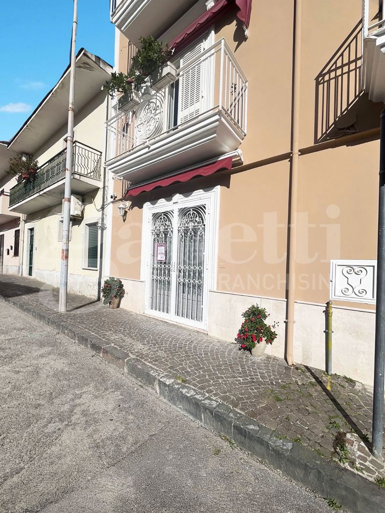 Negozio in affitto a Vitulazio