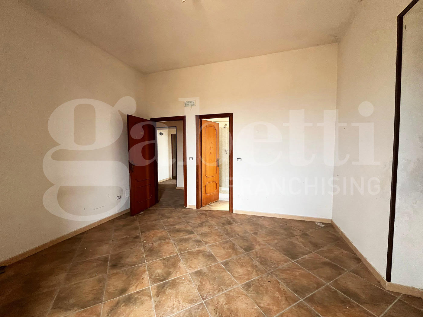 Casa indipendente con giardino a Sparanise