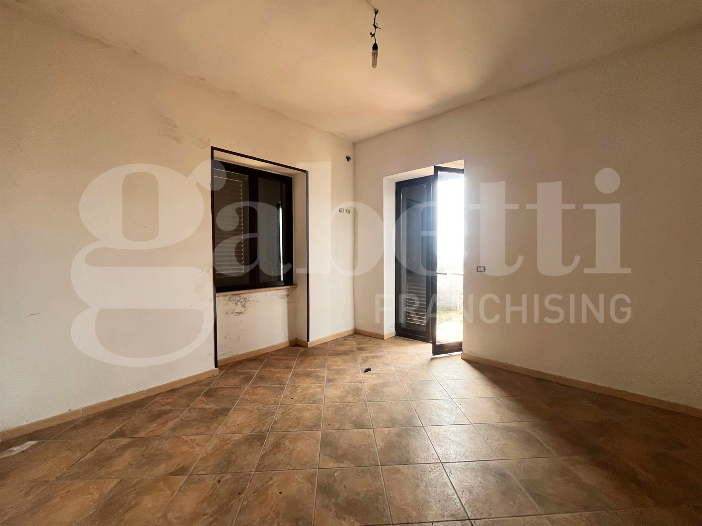 Casa indipendente con giardino a Sparanise