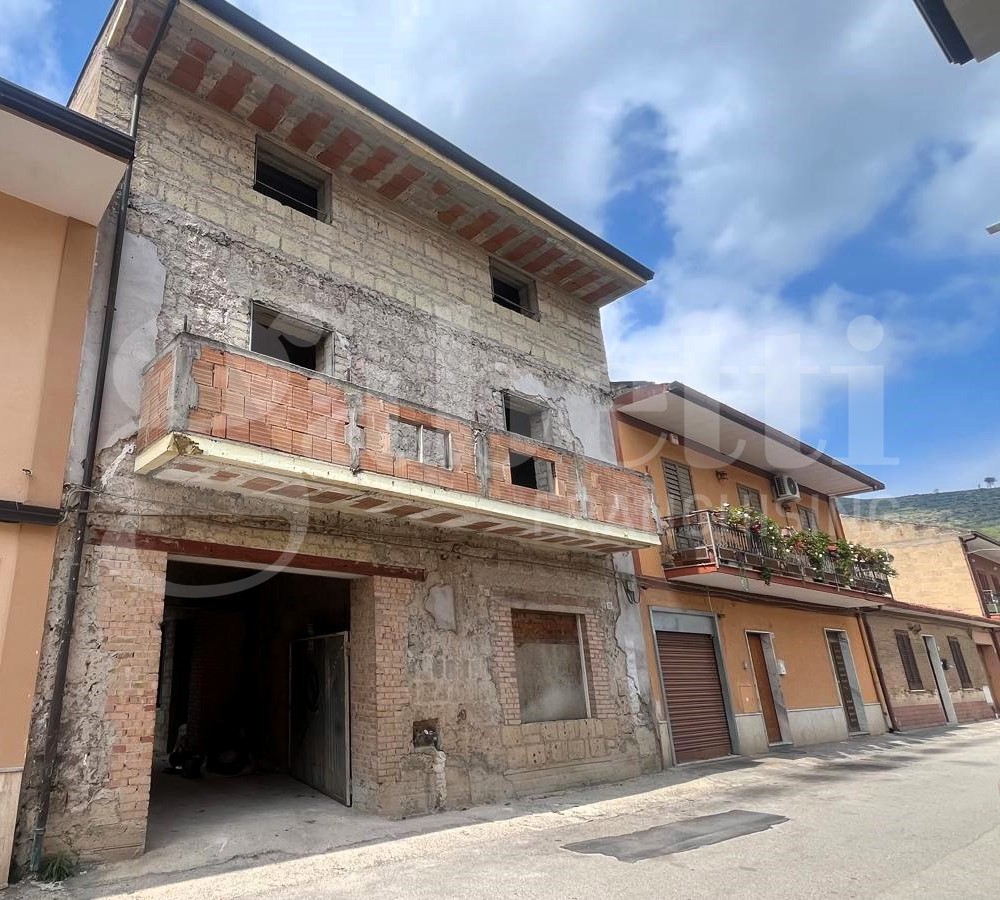 Casa indipendente con giardino a Calvi Risorta