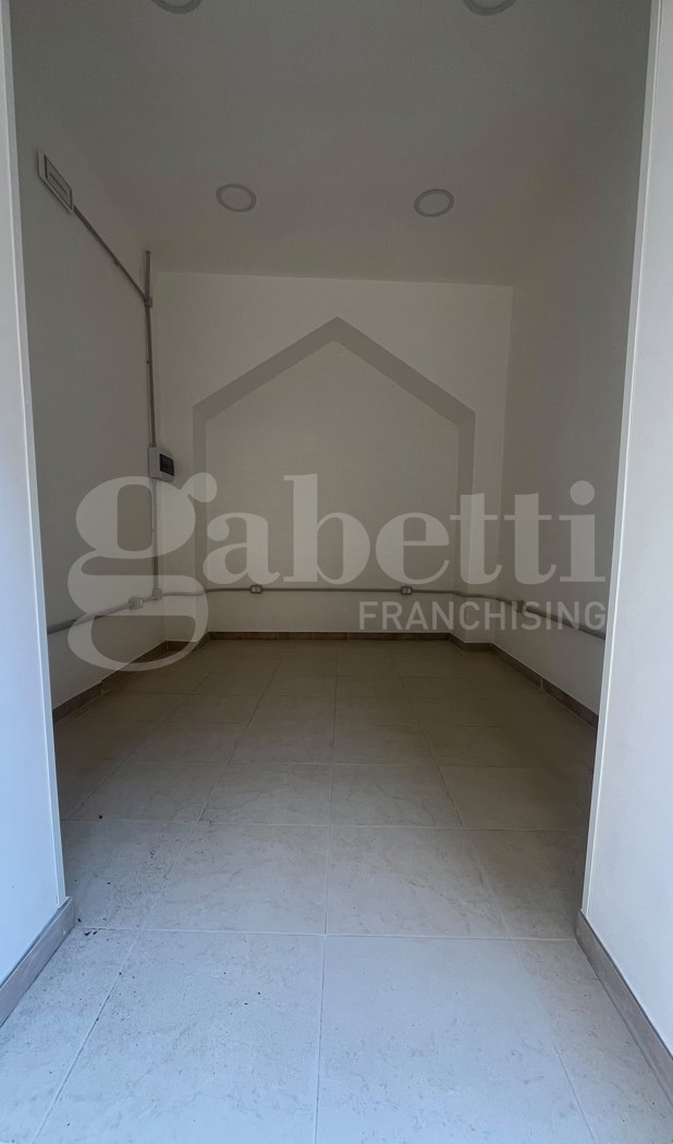 Negozio in affitto a Vitulazio