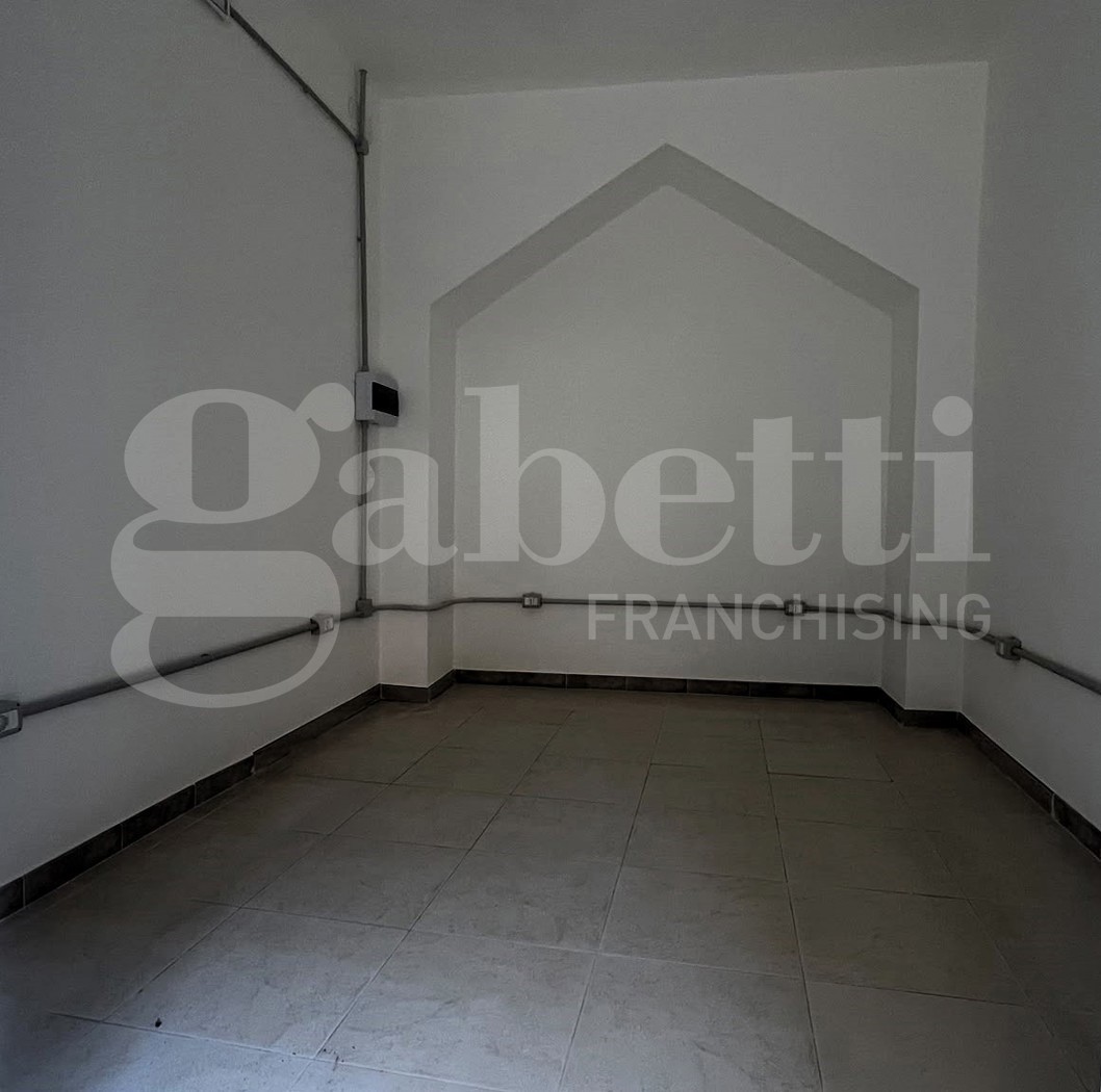 Negozio in affitto a Vitulazio