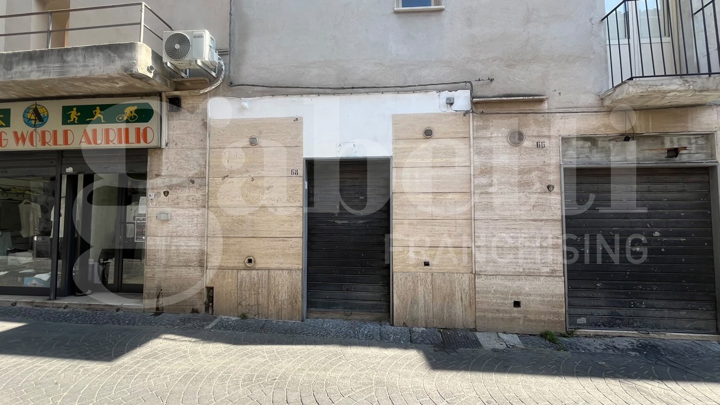 Negozio in affitto a Vitulazio
