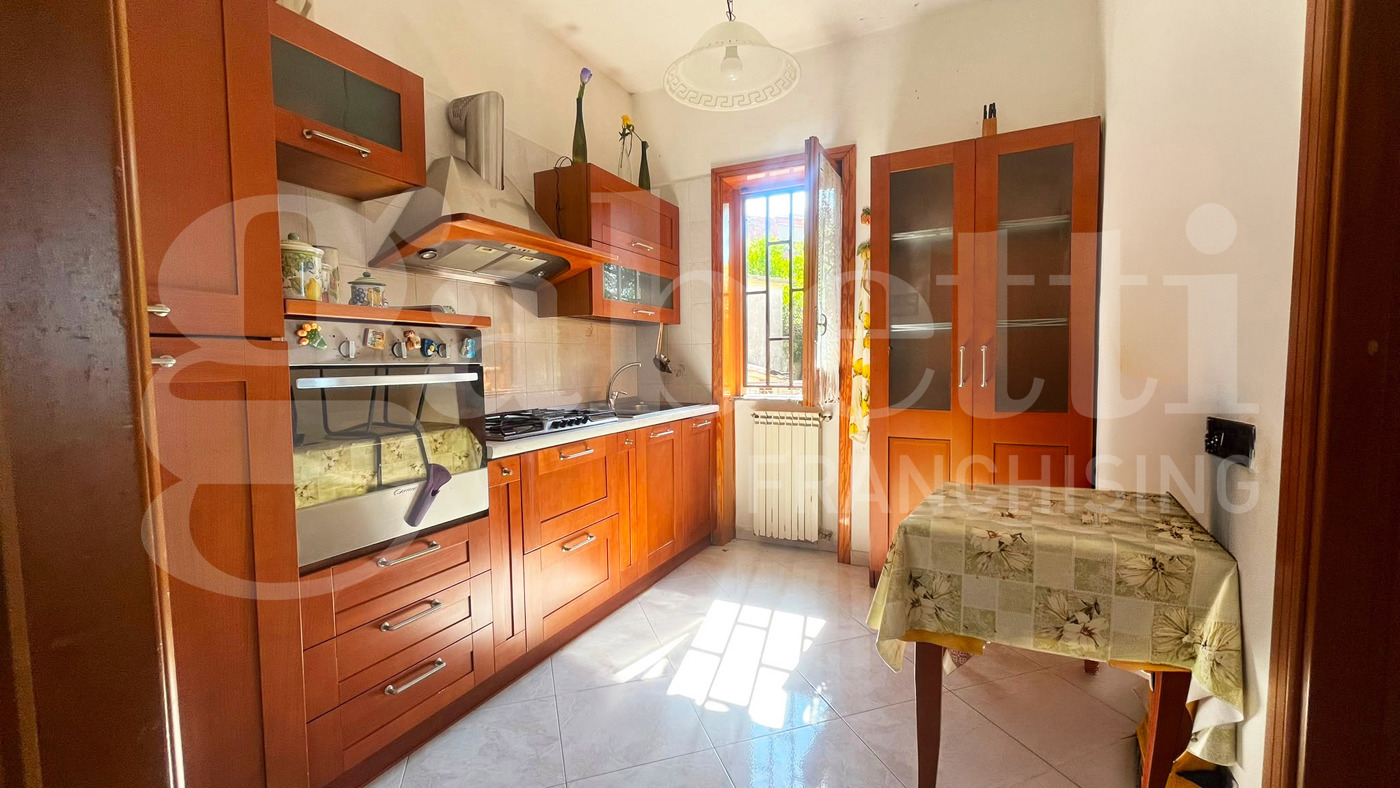Casa indipendente con giardino a Rocchetta e Croce