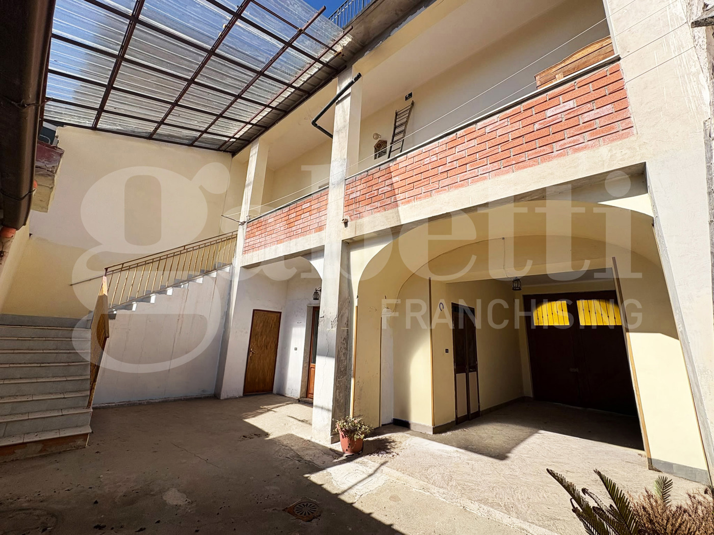 Casa indipendente con box doppio a Pignataro Maggiore