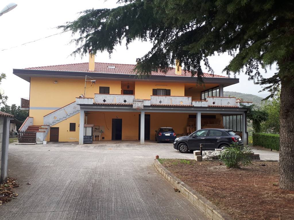 Casa singola in vendita a Teramo, Frondarola