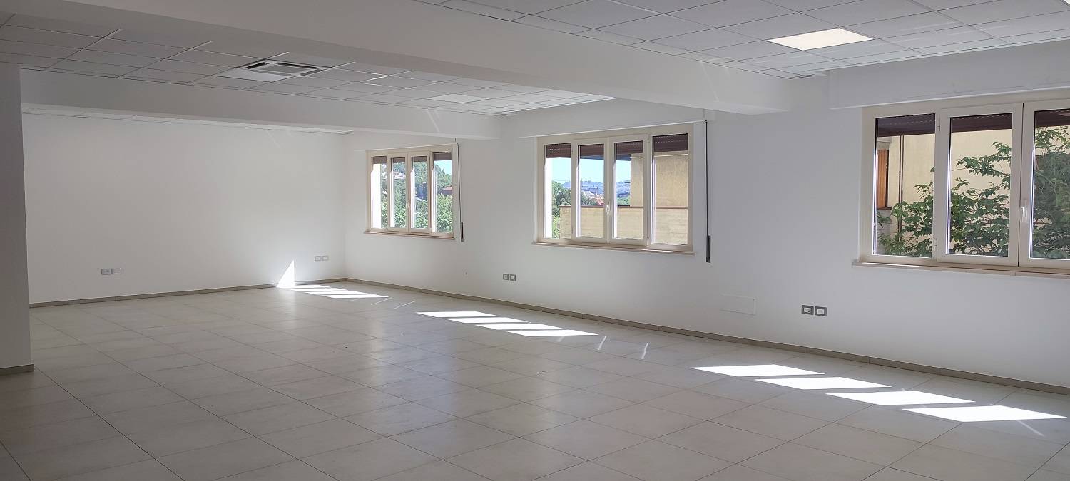 Studio/Ufficio in affitto a Teramo, Centro