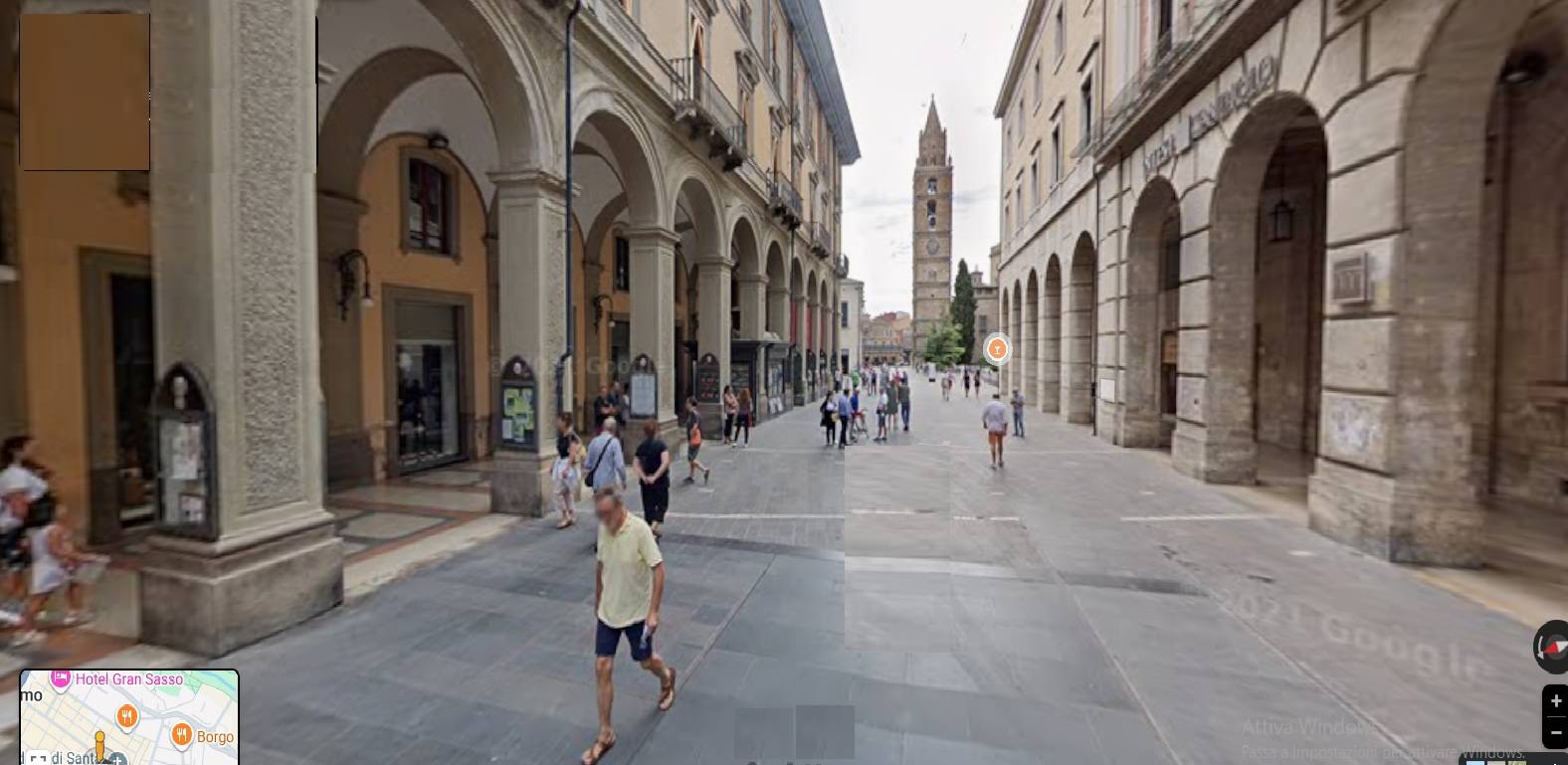 Locale commerciale in affitto a Teramo, Centro