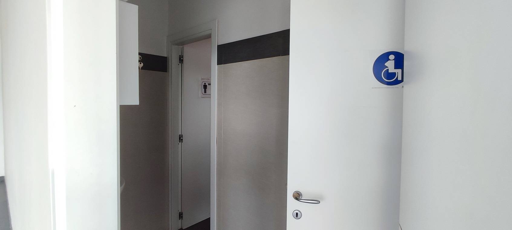 Locale commerciale in affitto a Giulianova, Lido