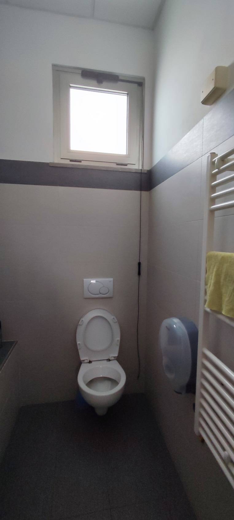 Locale commerciale in affitto a Giulianova, Lido