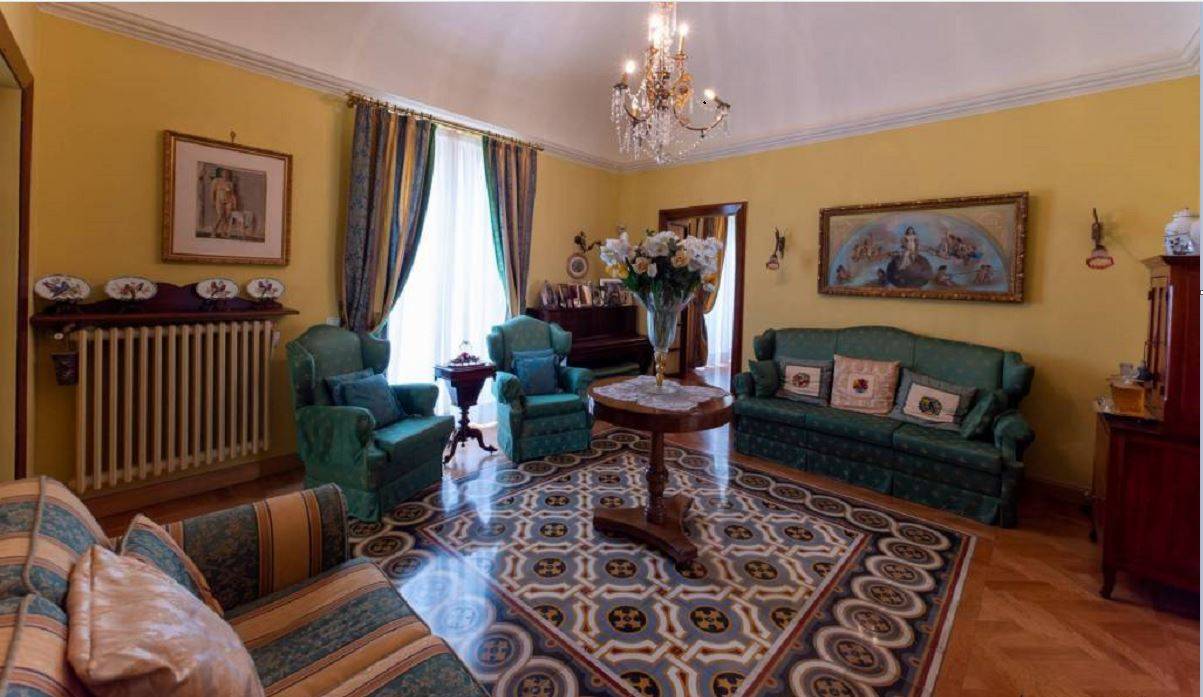 Appartamento con ingresso indipendente in vendita a Teramo, Centro