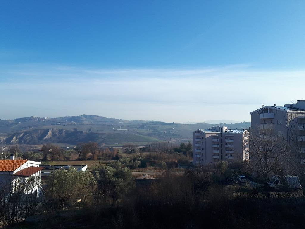 Casa Bifamiliare in vendita a Teramo, Colleatterrato Basso