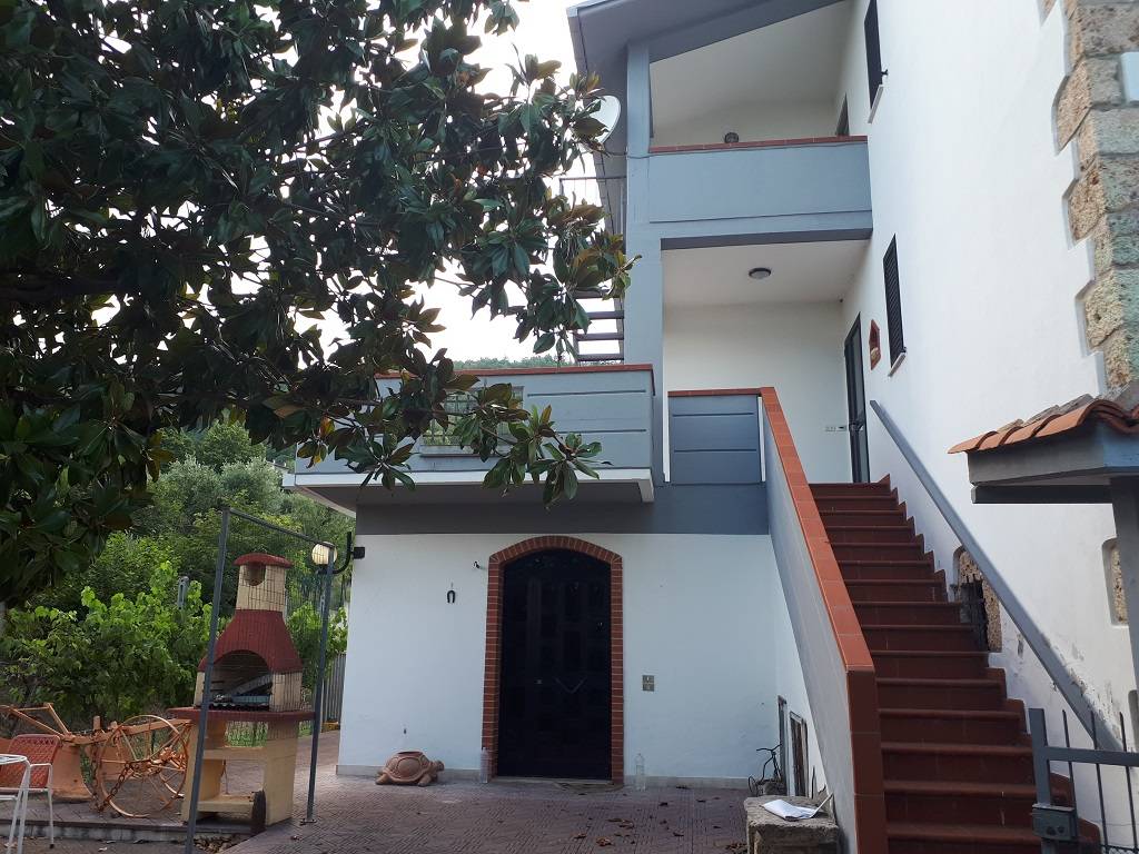 Casa Bifamiliare in vendita a Civitella del Tronto, Rocche