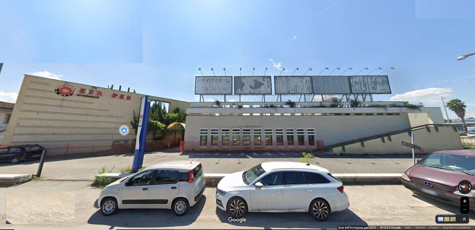 Locale commerciale in affitto a Mosciano Sant'Angelo