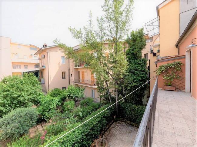 Appartamento con ingresso indipendente in vendita a Teramo, Centro