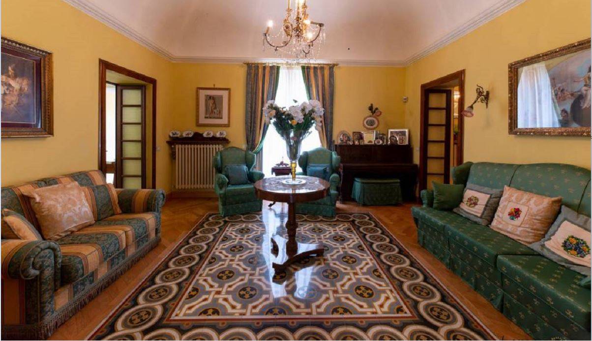 Appartamento con ingresso indipendente in vendita a Teramo, Centro