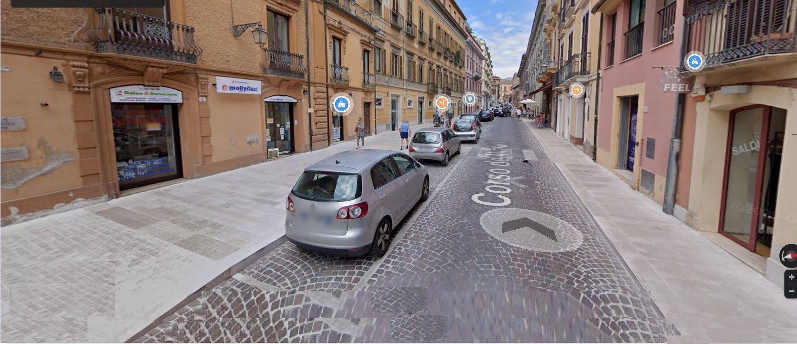 Locale commerciale in vendita a Teramo, Centro