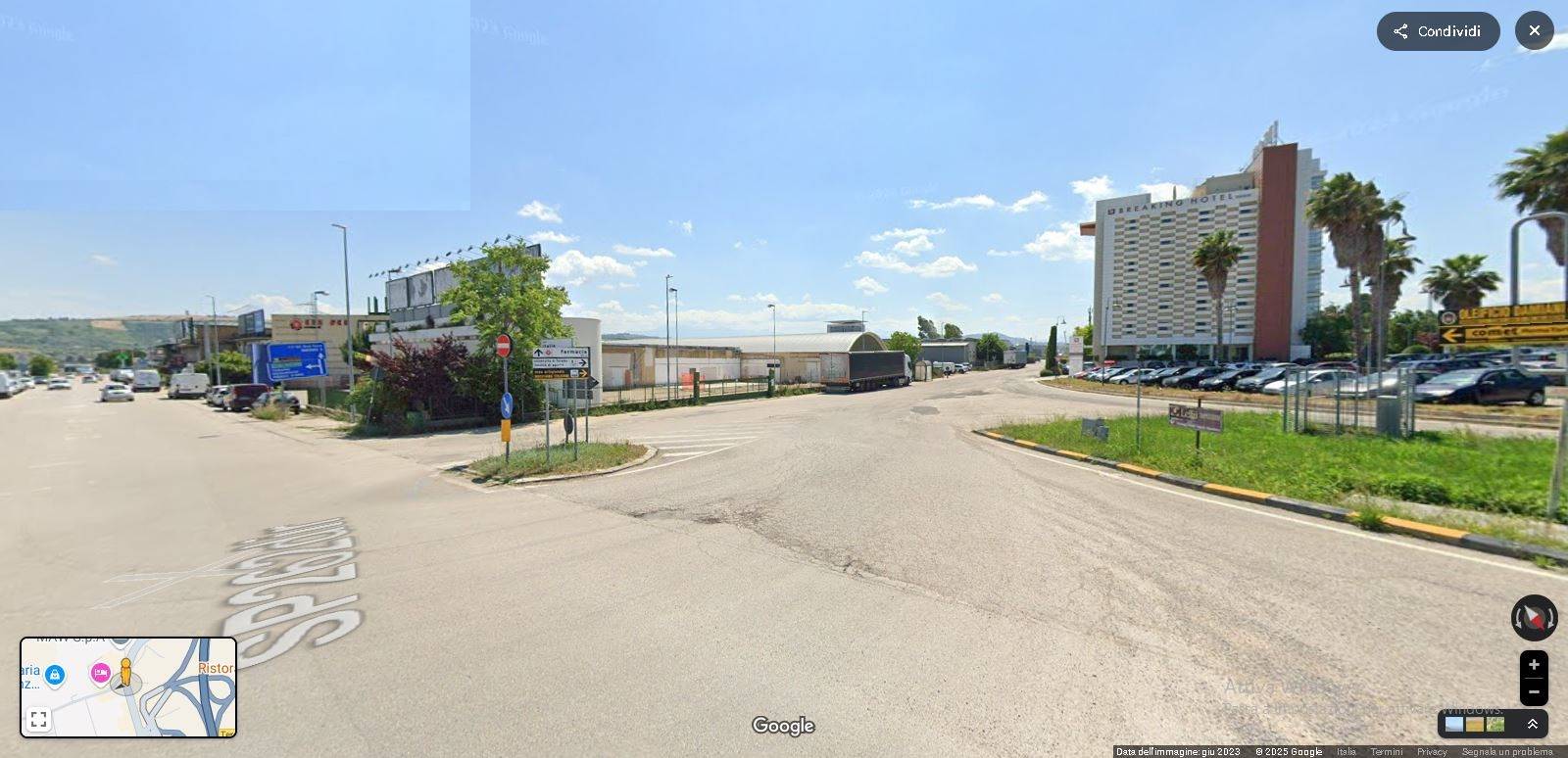 Locale commerciale in affitto a Mosciano Sant'Angelo