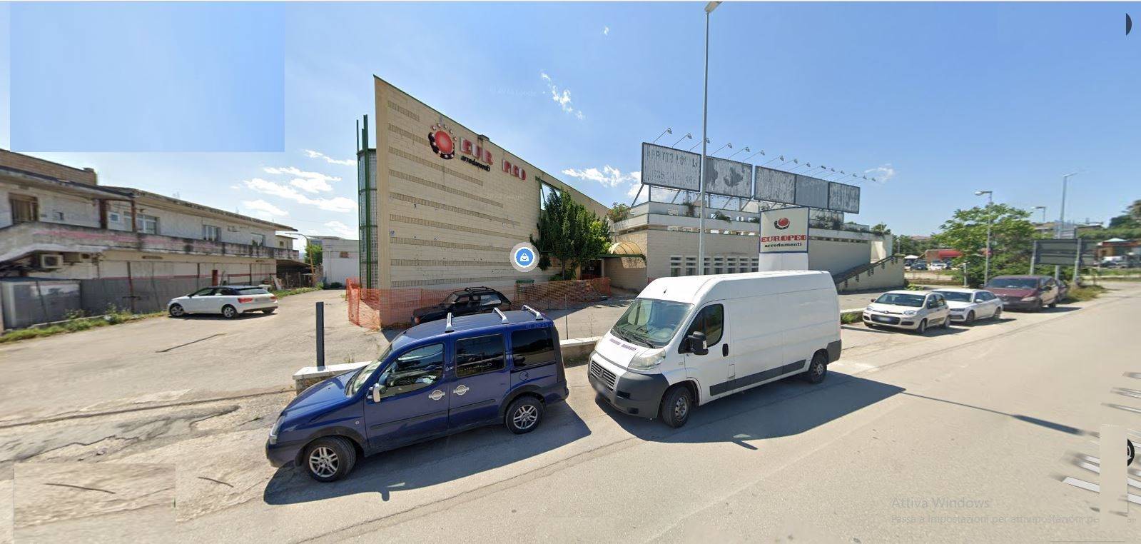 Locale commerciale in affitto a Mosciano Sant'Angelo