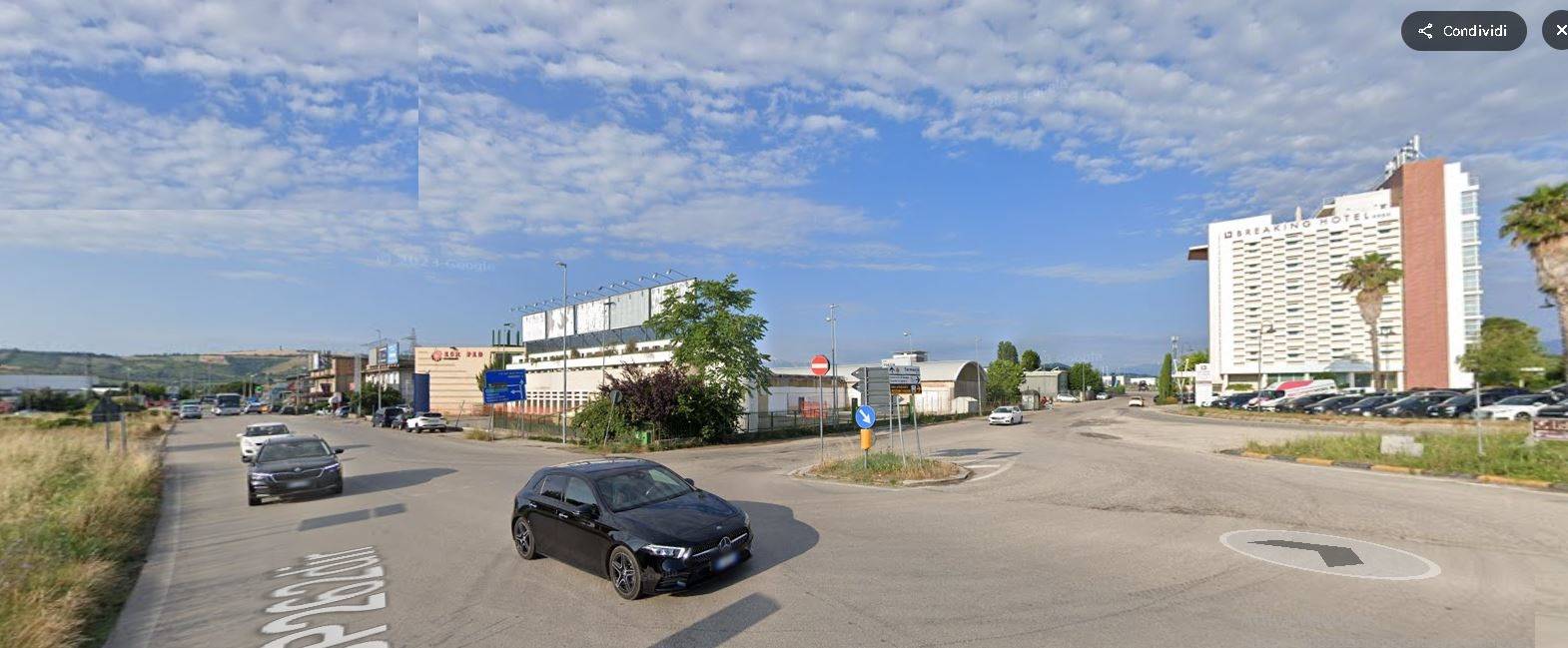 Locale commerciale in affitto a Mosciano Sant'Angelo