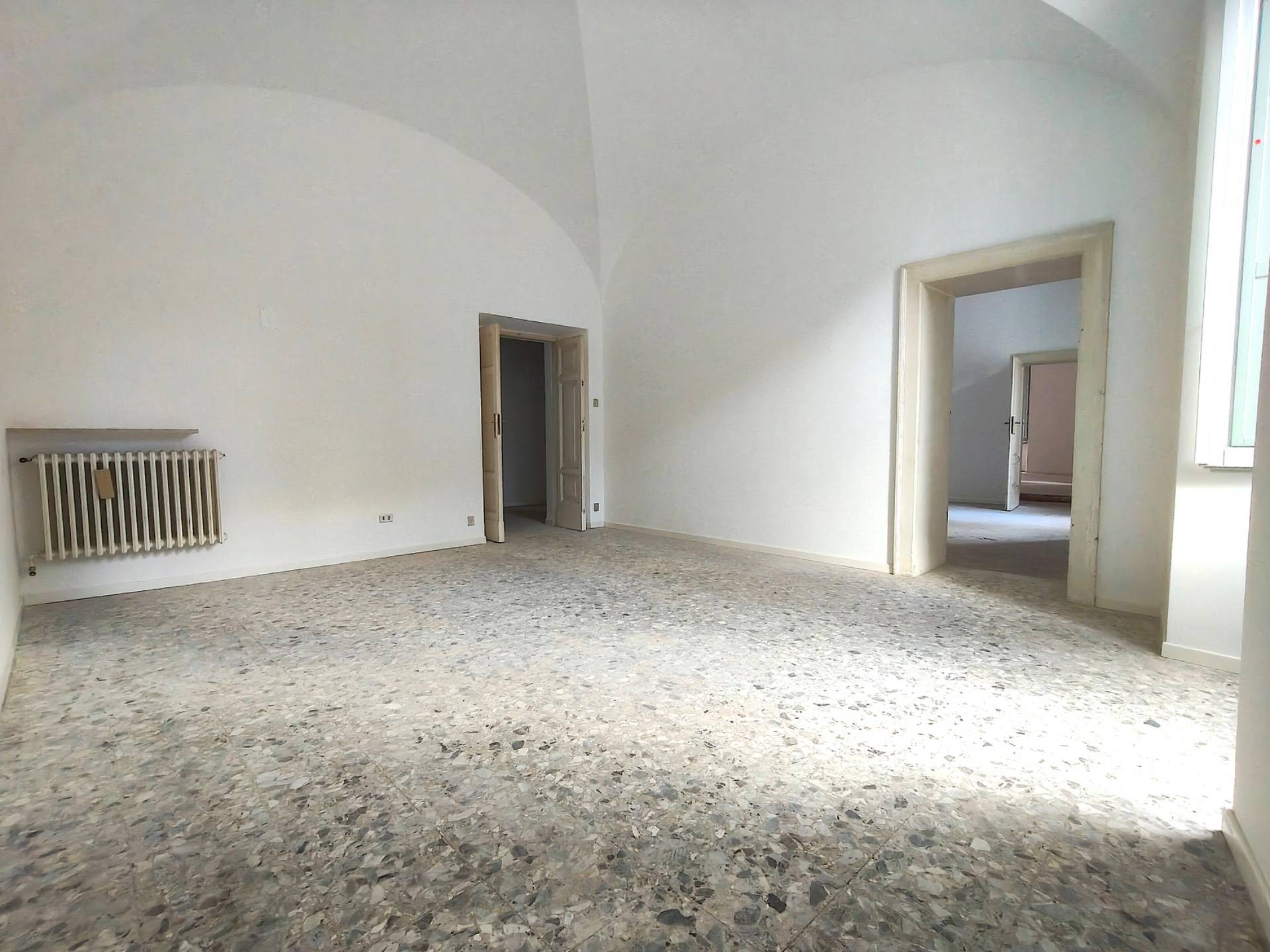 ufficio in vendita a Teramo, Centro